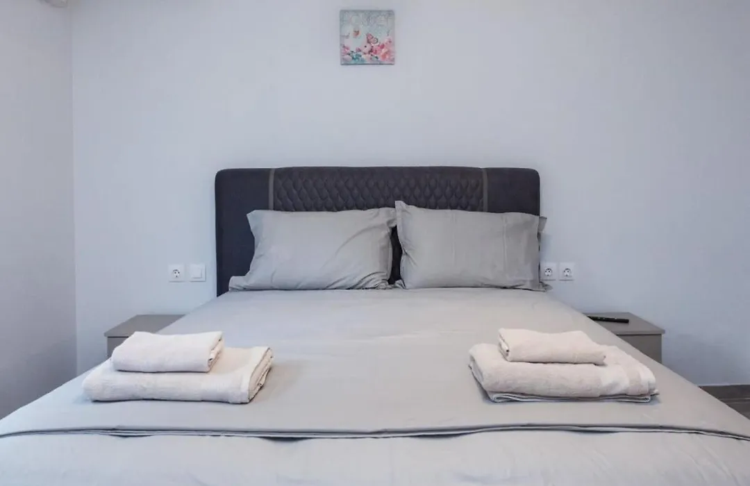 Charming Urban Oasis 1Br Apt Near Megaro Mousikis-1