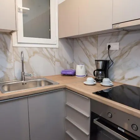 Charming Urban Oasis 1Br Apt Near Megaro Mousikis-3